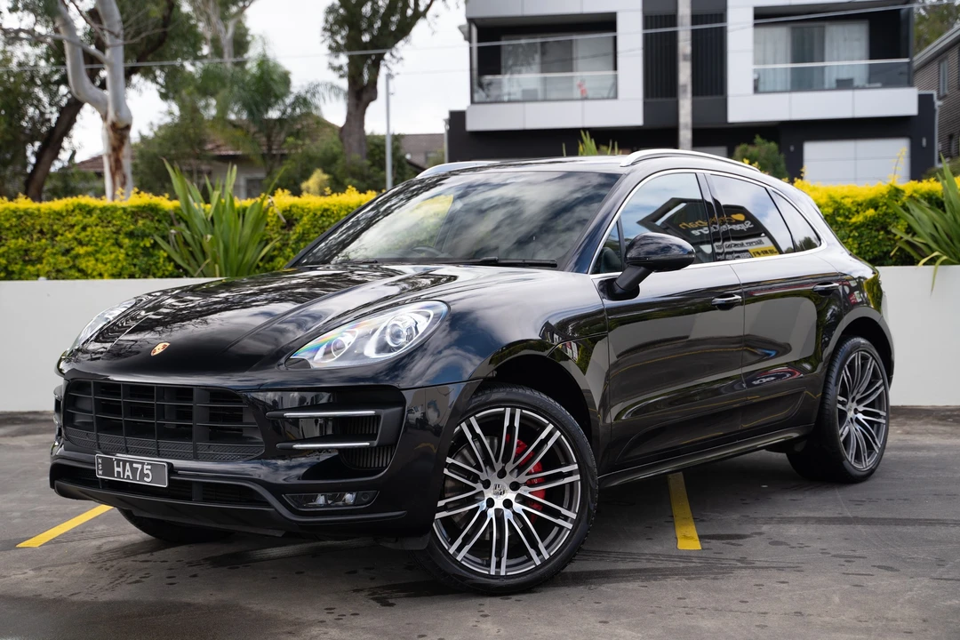2015 Porsche Macan Turbo - Image 14 of 31