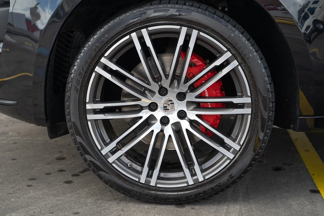 2015 Porsche Macan Turbo - Image 15 of 31