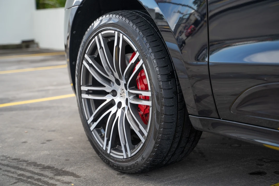 2015 Porsche Macan Turbo - Image 16 of 31