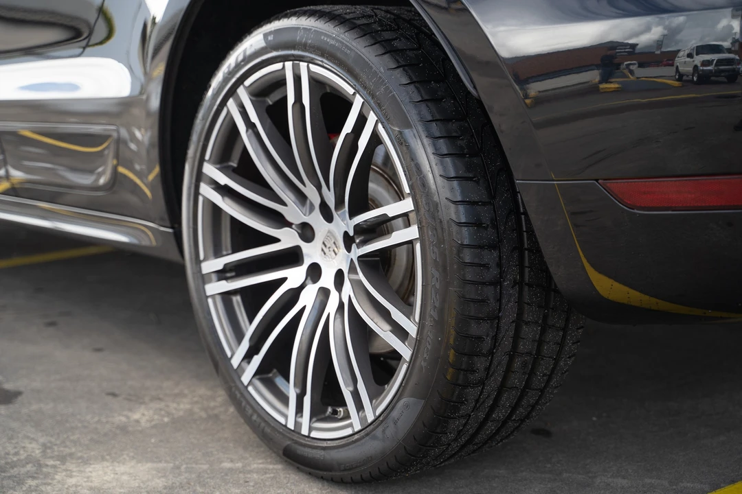 2015 Porsche Macan Turbo - Image 22 of 31