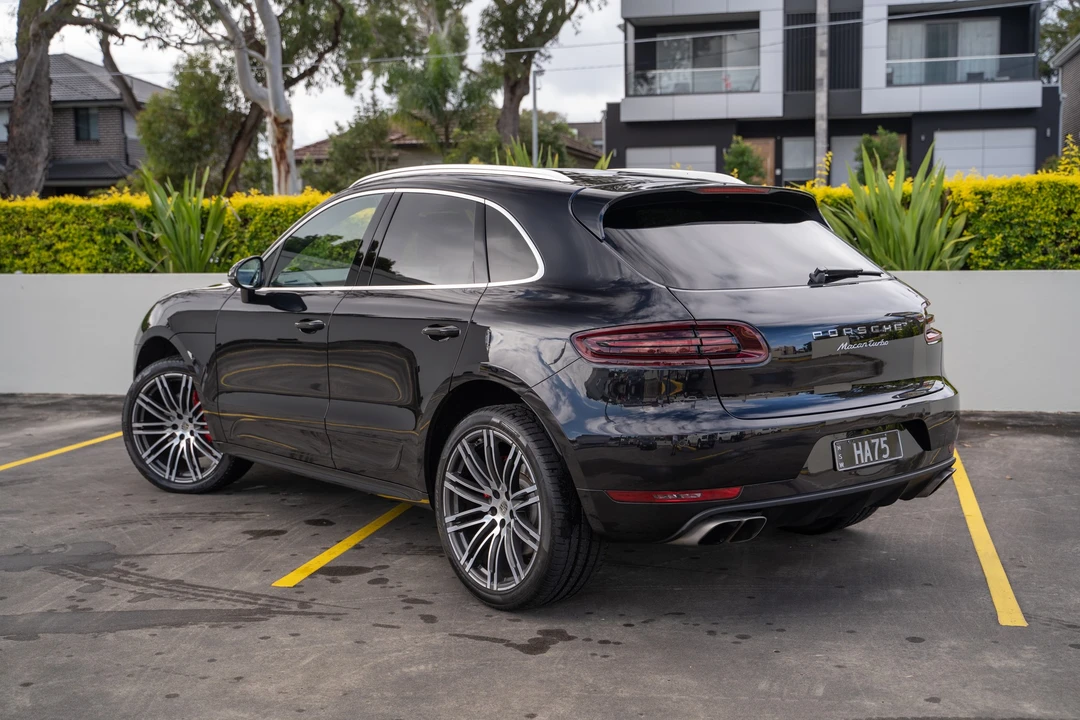 2015 Porsche Macan Turbo - Image 5 of 31