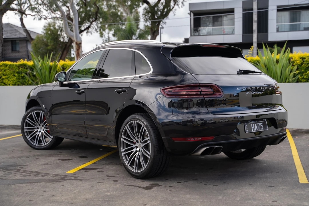 2015 Porsche Macan Turbo - Image 7 of 31