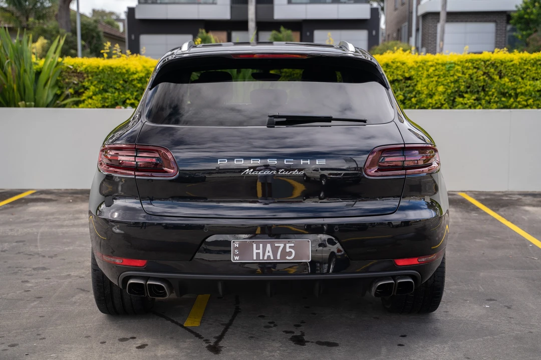 2015 Porsche Macan Turbo - Image 8 of 31