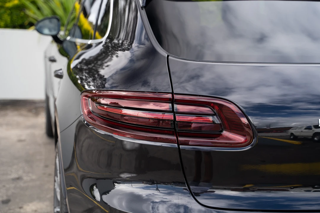 2015 Porsche Macan Turbo - Image 25 of 31