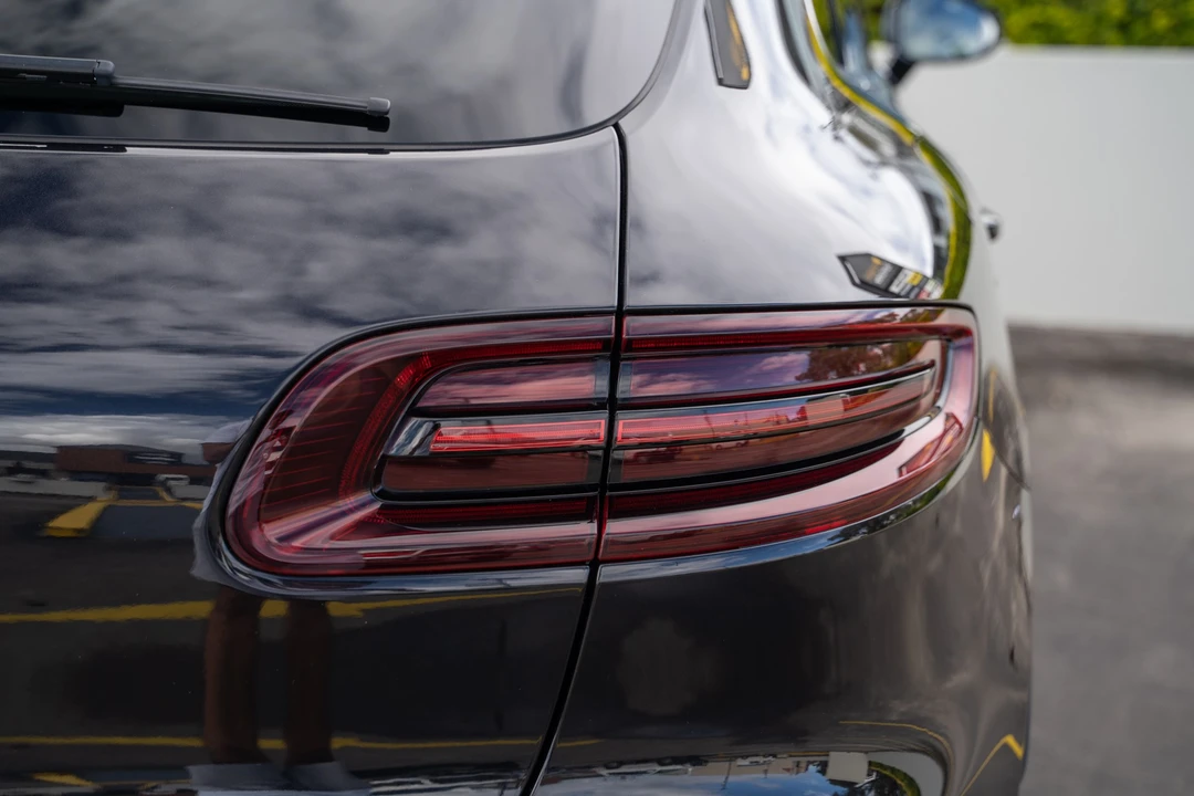 2015 Porsche Macan Turbo - Image 26 of 31