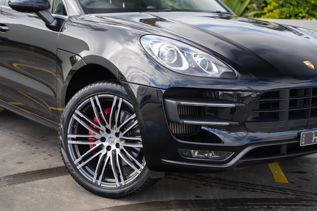 2015 Porsche Macan Turbo - Image 21 of 31