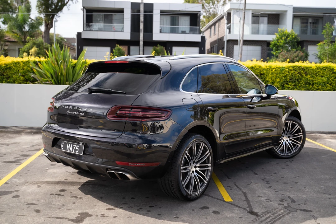2015 Porsche Macan Turbo - Image 10 of 31
