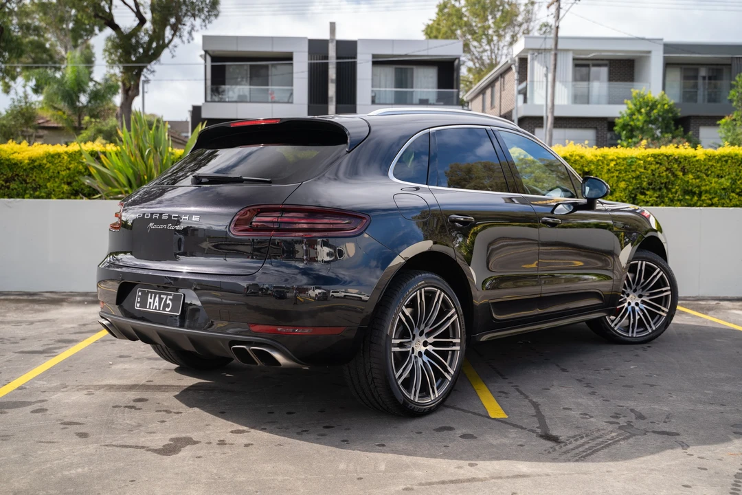 2015 Porsche Macan Turbo - Image 11 of 31