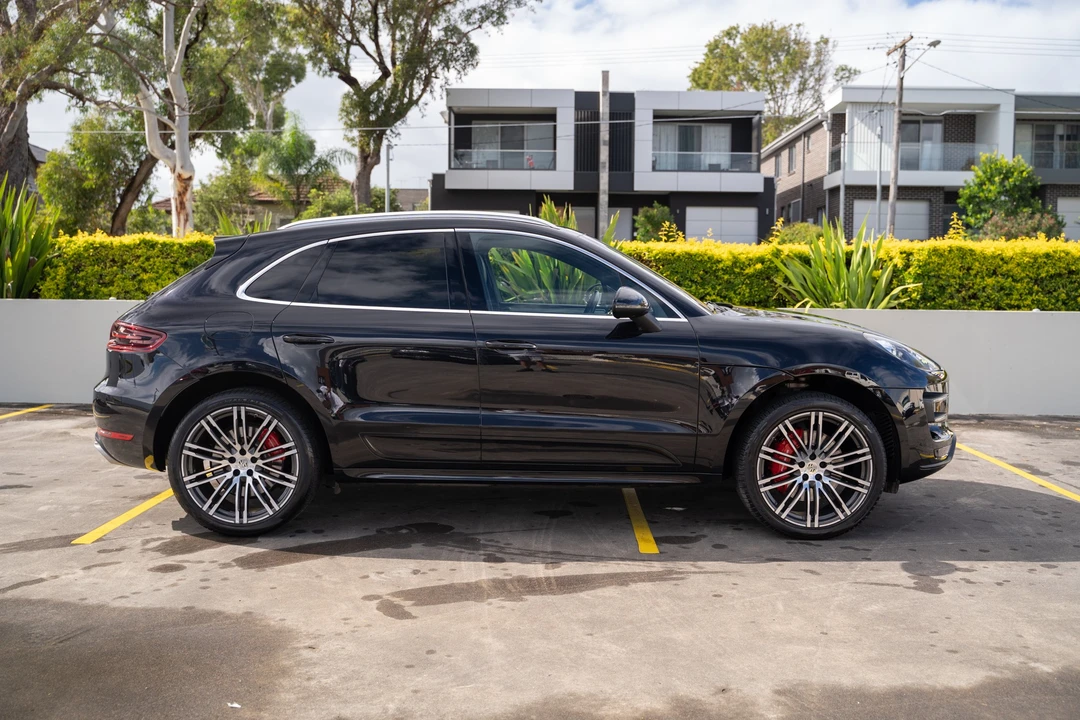2015 Porsche Macan Turbo - Image 9 of 31