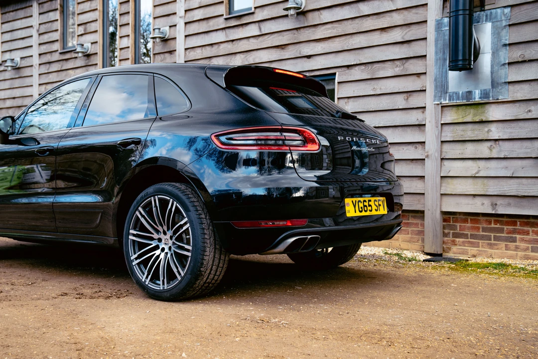 2015 Porsche Macan Turbo - Image 26 of 31