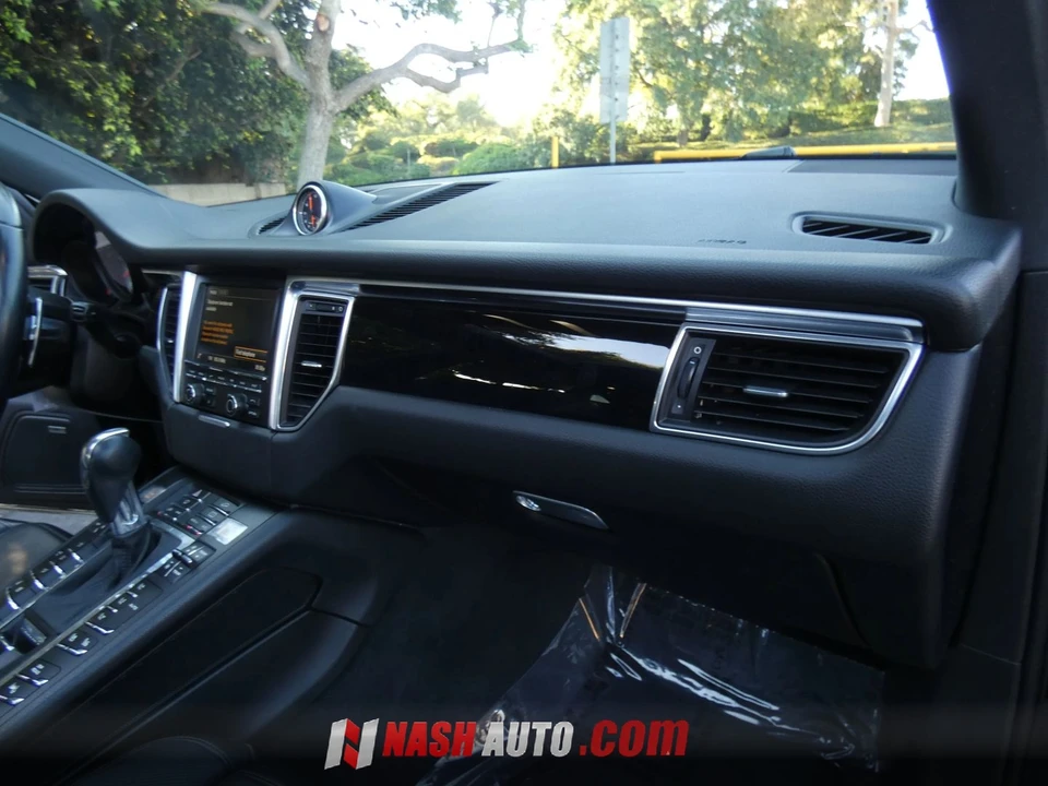 2015 Porsche Macan - Image 29 of 31