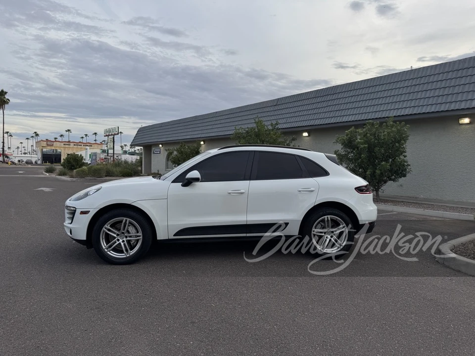 2015 Porsche Macan - Image 14 of 17