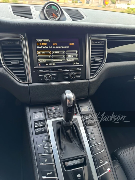 2015 Porsche Macan - Image 7 of 17