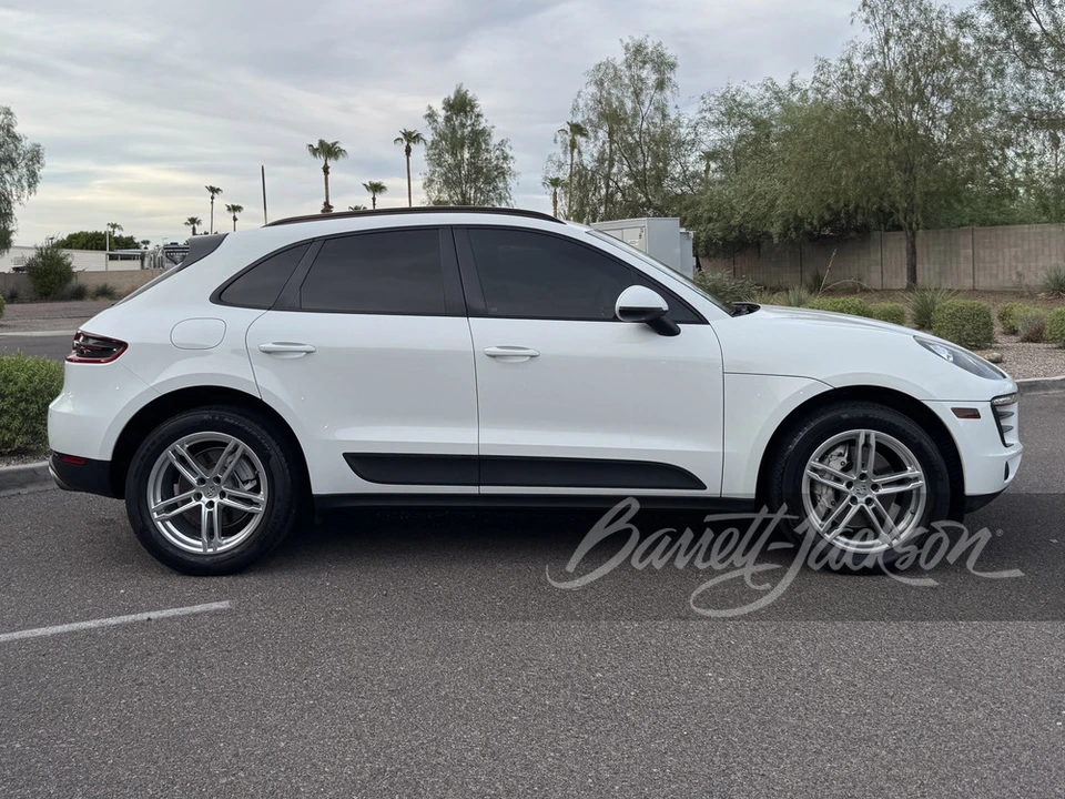 2015 Porsche Macan - Image 2 of 17