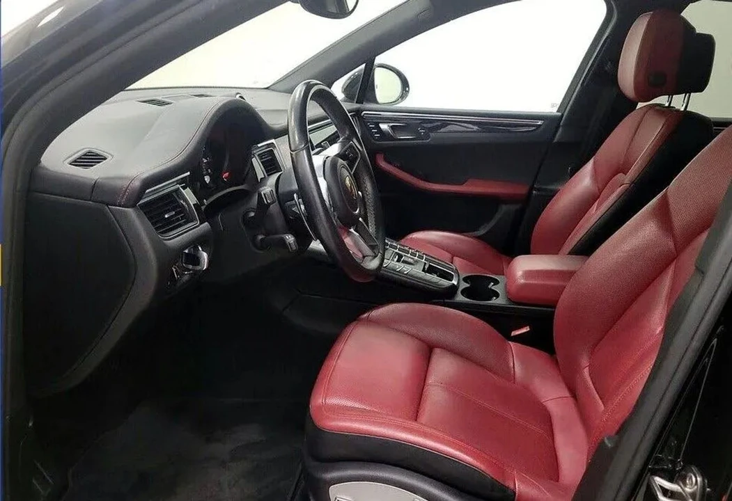 2015 Porsche Macan - Image 9 of 16
