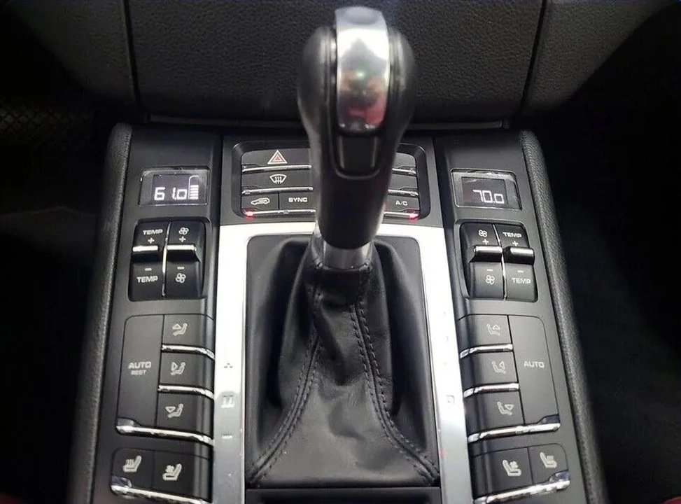 2015 Porsche Macan - Image 15 of 16