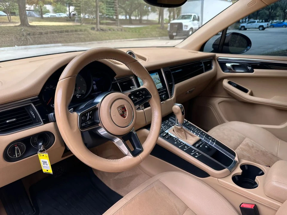 2015 Porsche Macan - Image 18 of 31