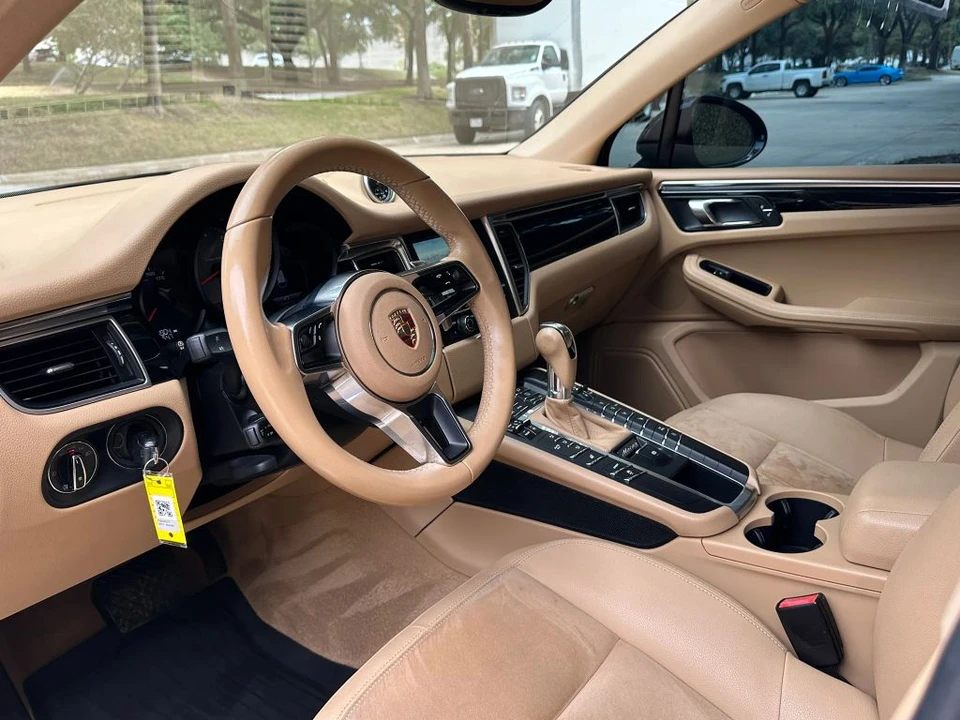 2015 Porsche Macan - Image 17 of 31