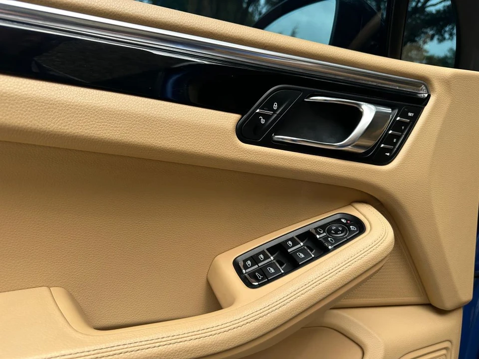 2015 Porsche Macan - Image 12 of 31