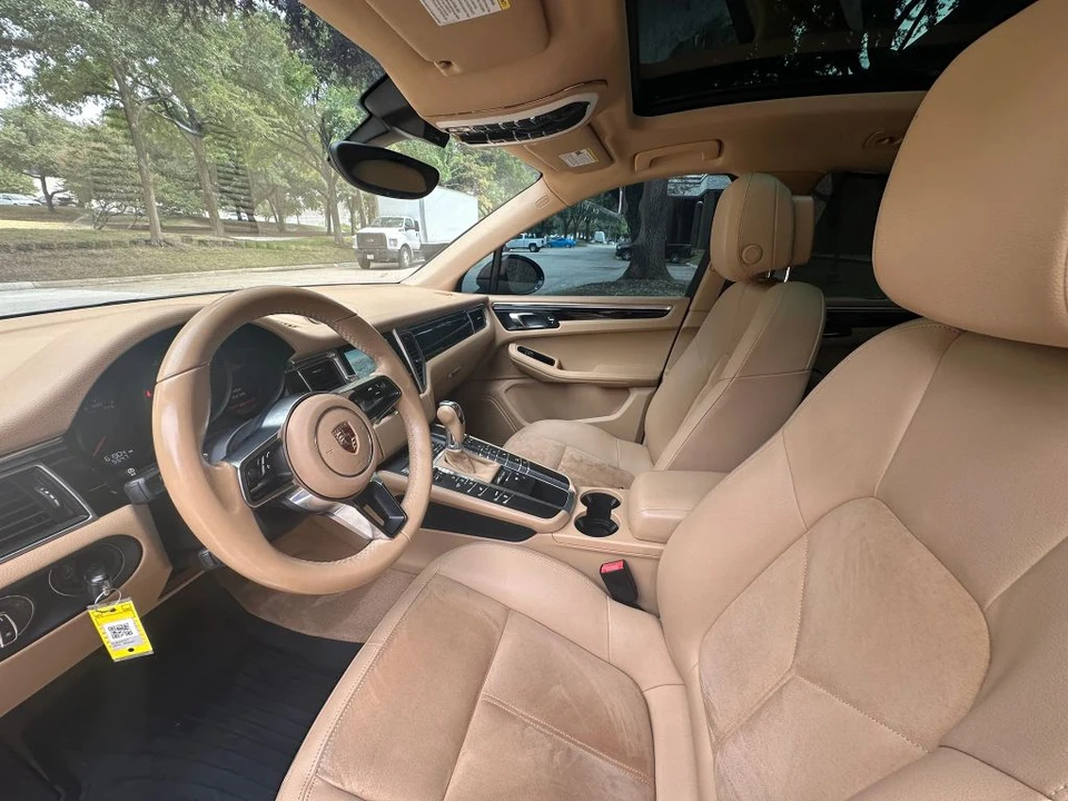 2015 Porsche Macan - Image 16 of 31
