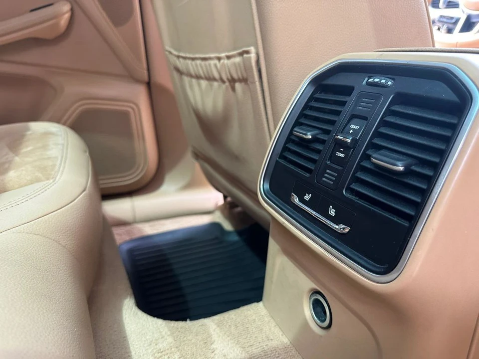 2015 Porsche Macan - Image 29 of 31