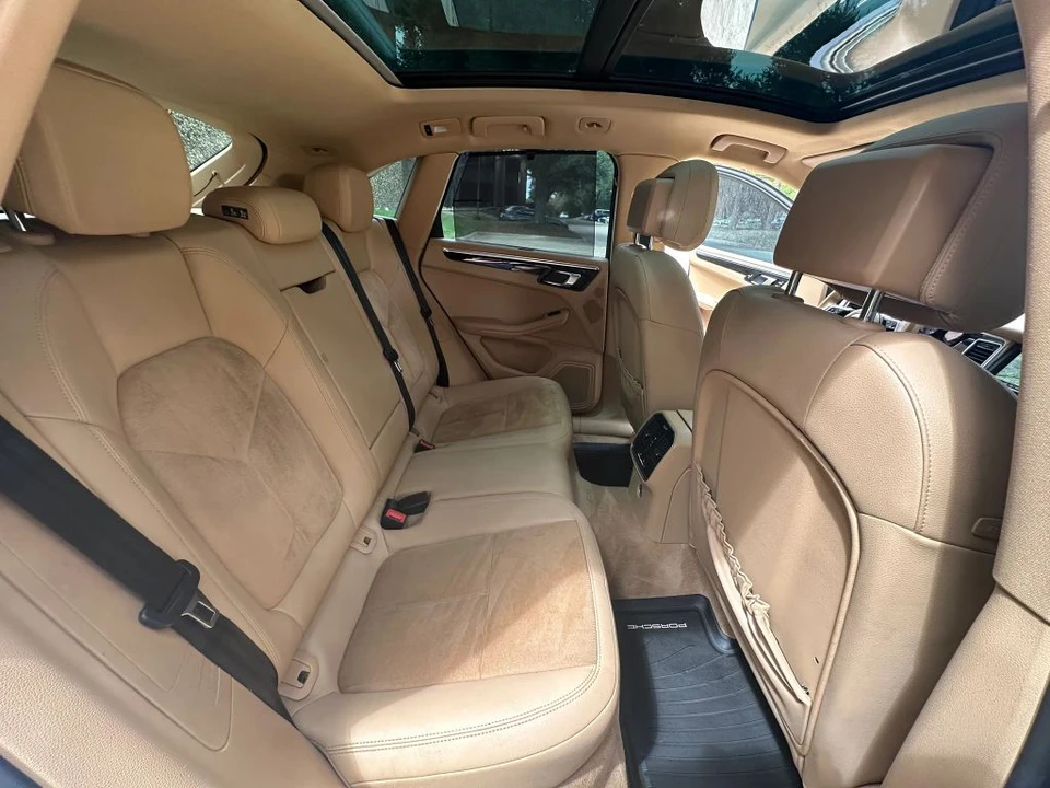 2015 Porsche Macan - Image 28 of 31