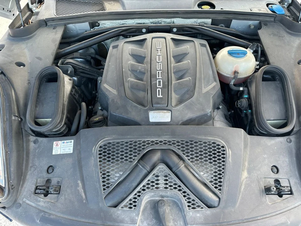 2015 Porsche Macan - Image 18 of 31