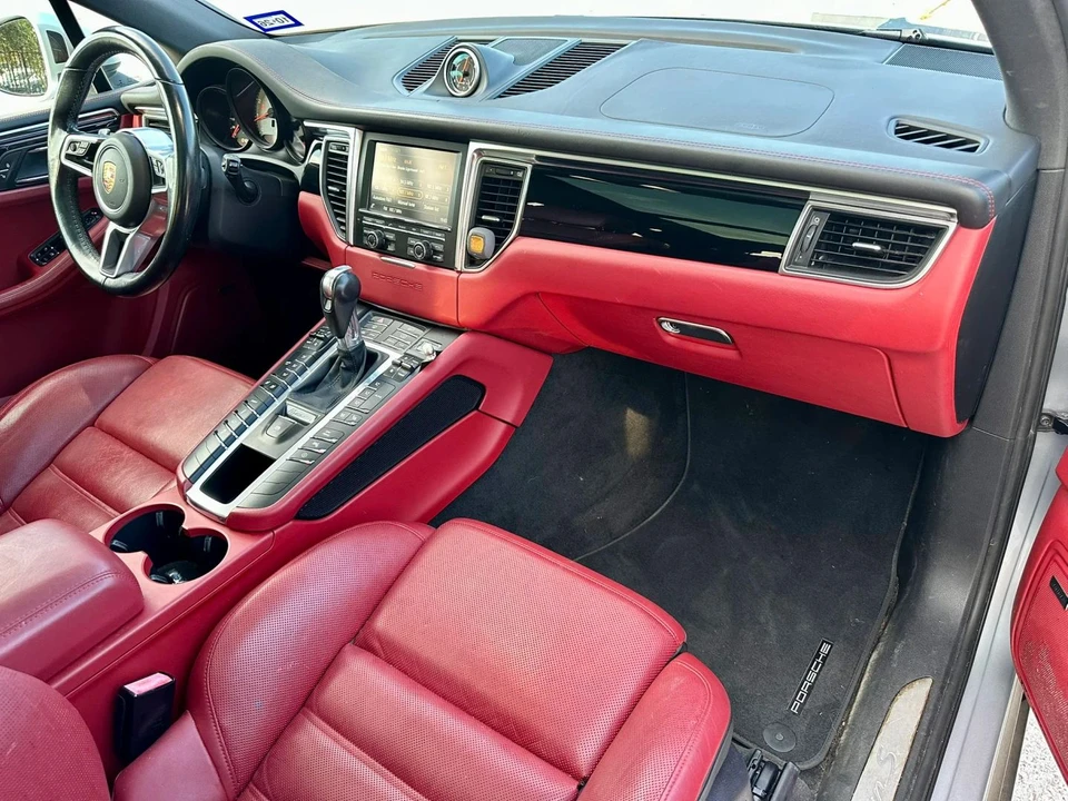 2015 Porsche Macan - Image 15 of 31