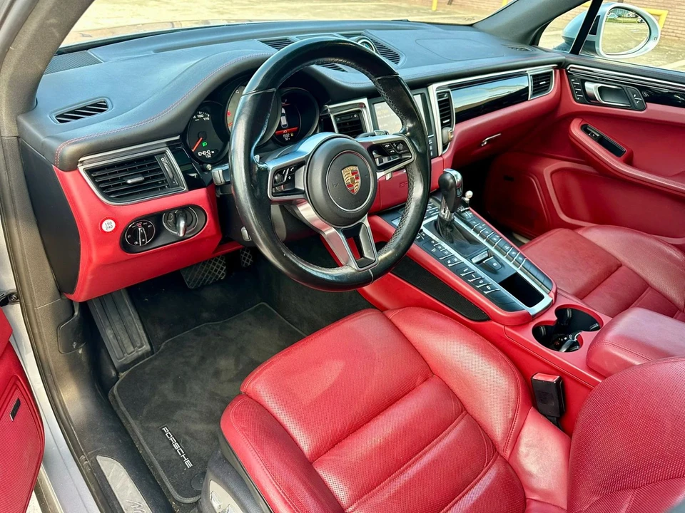 2015 Porsche Macan - Image 9 of 31