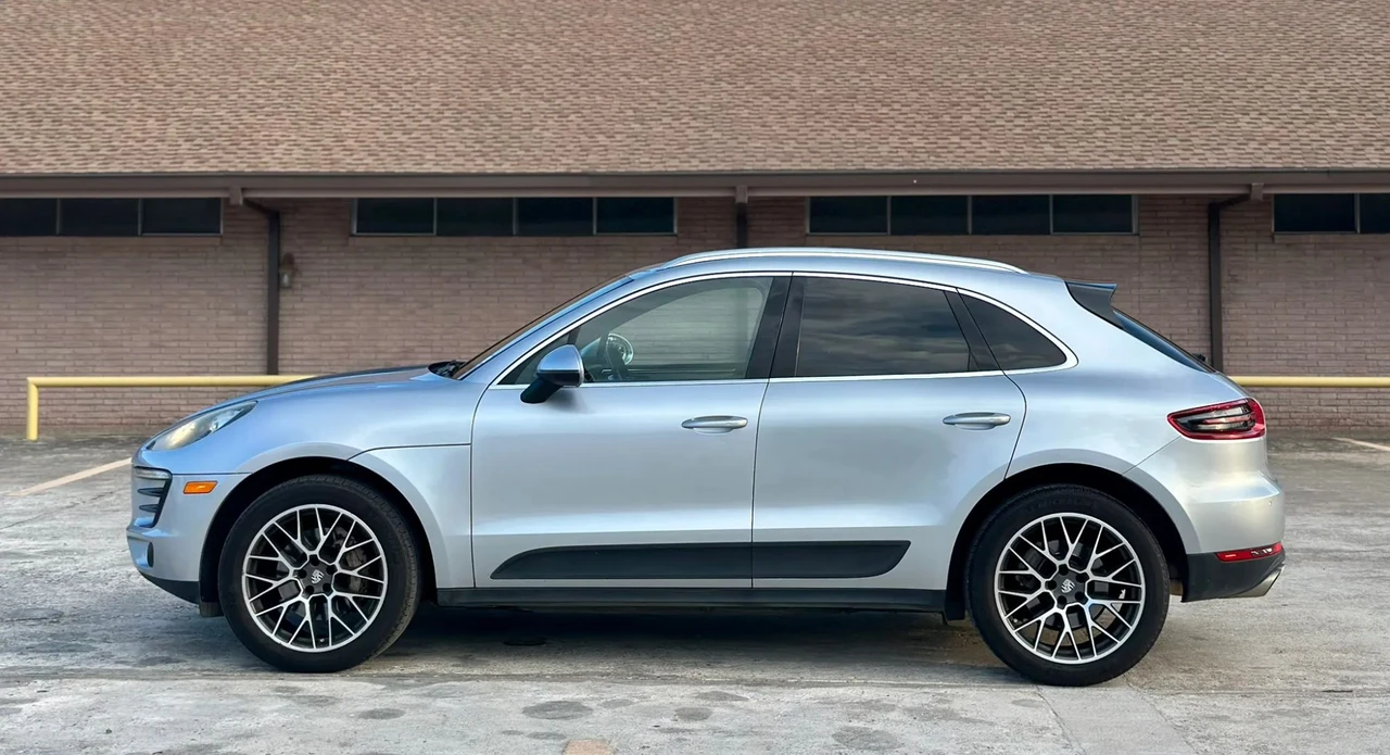 2015 Porsche Macan - Image 27 of 31
