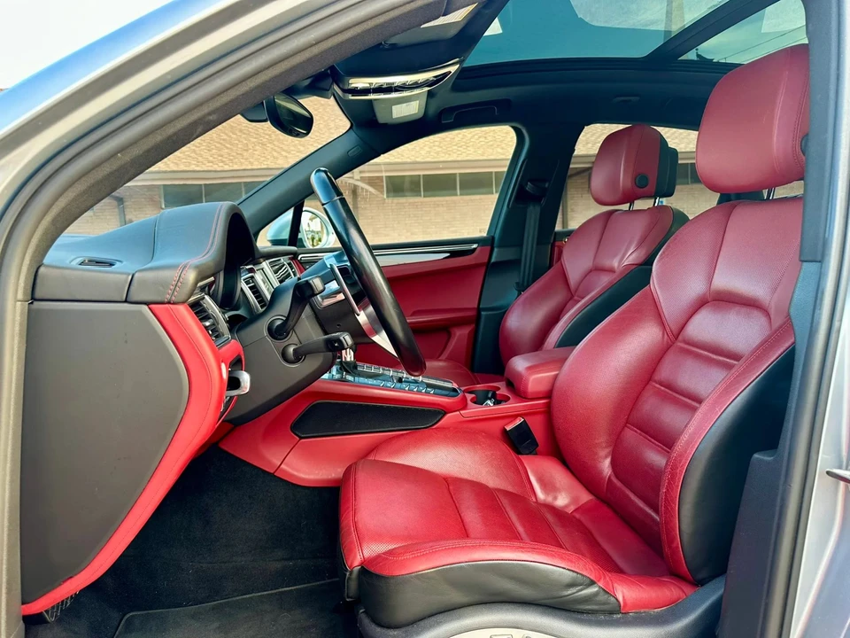 2015 Porsche Macan - Image 30 of 31
