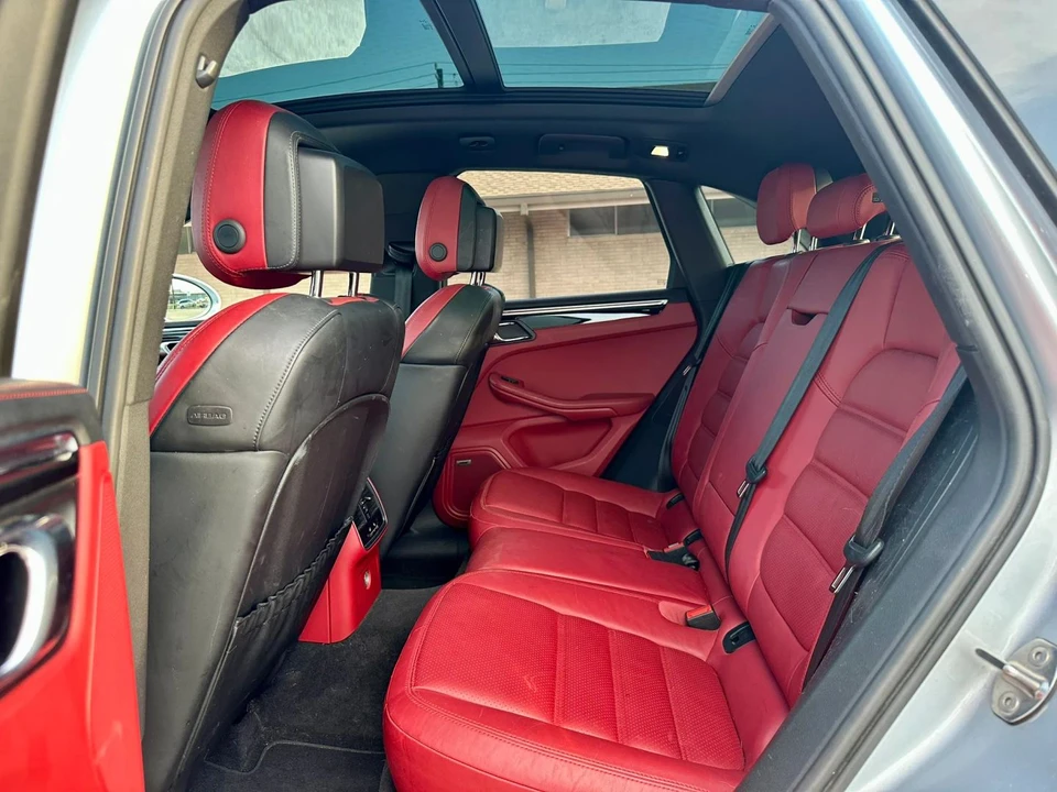 2015 Porsche Macan - Image 11 of 31