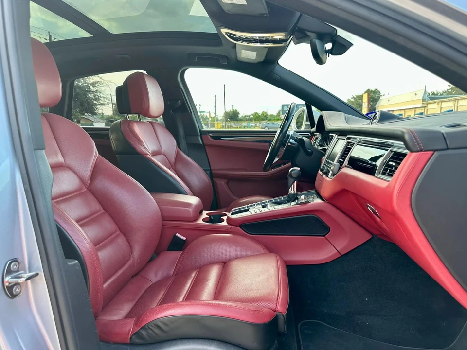 2015 Porsche Macan - Image 16 of 31