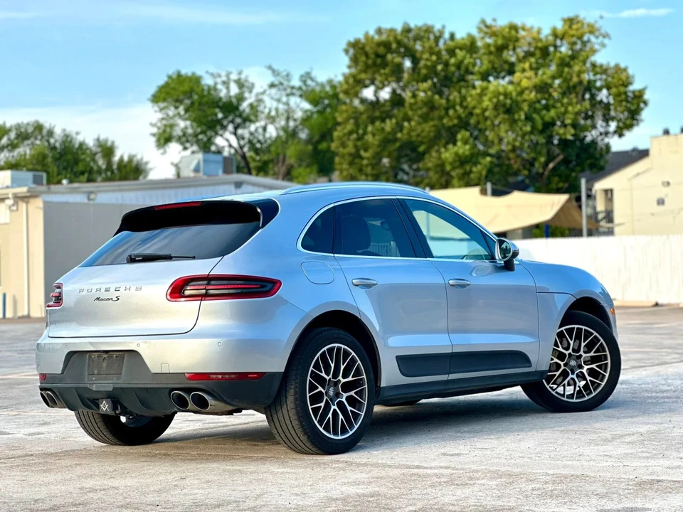 2015 Porsche Macan - Image 2 of 31