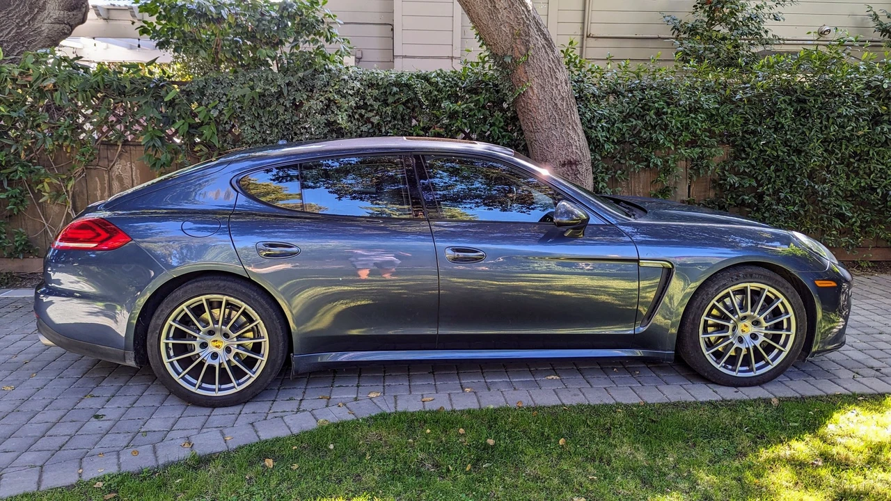 2015 Porsche 970 Panamera - Image 2 of 16