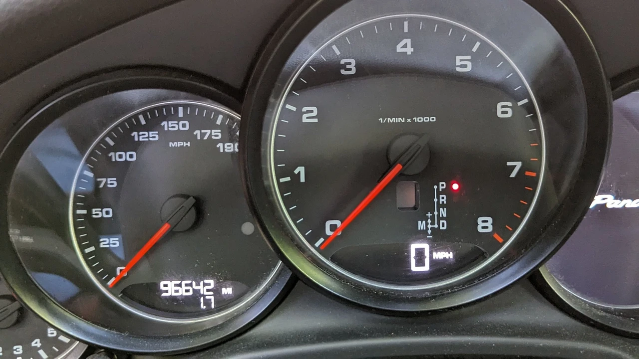 2015 Porsche 970 Panamera - Image 15 of 16