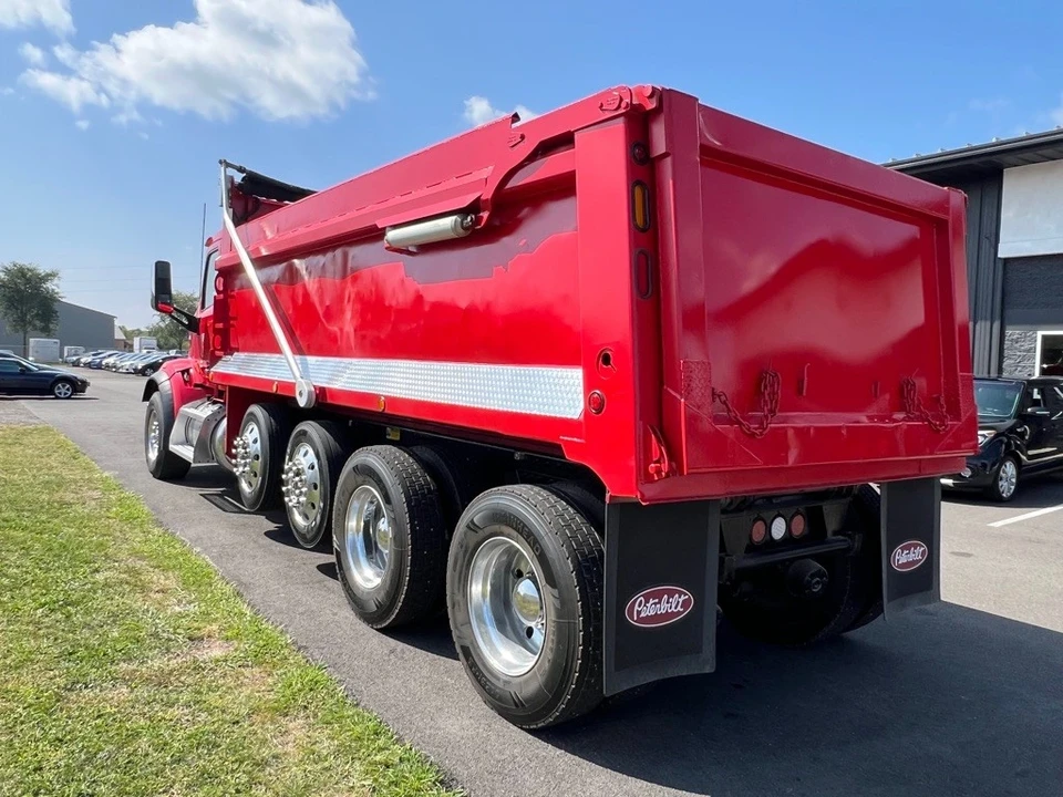 2015 Peterbilt - Image 10 of 12