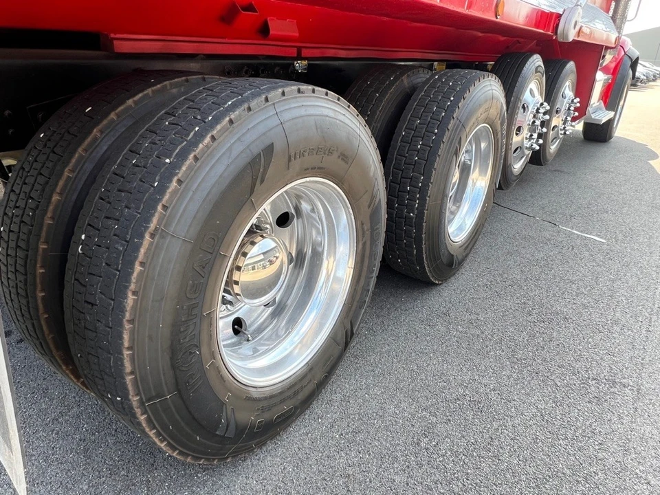 2015 Peterbilt - Image 8 of 12
