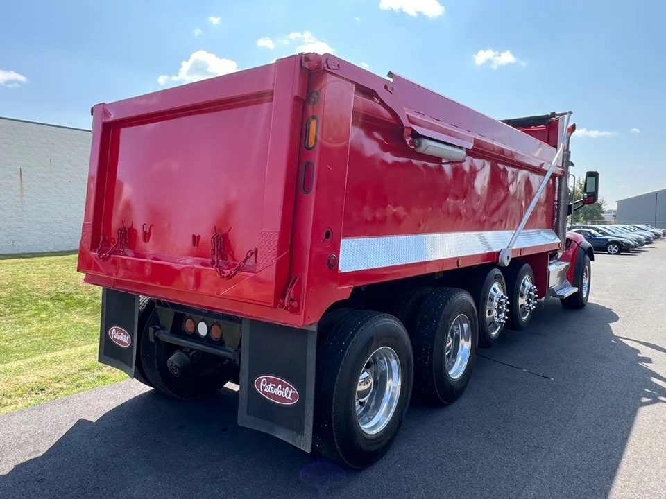 2015 Peterbilt - Image 7 of 12