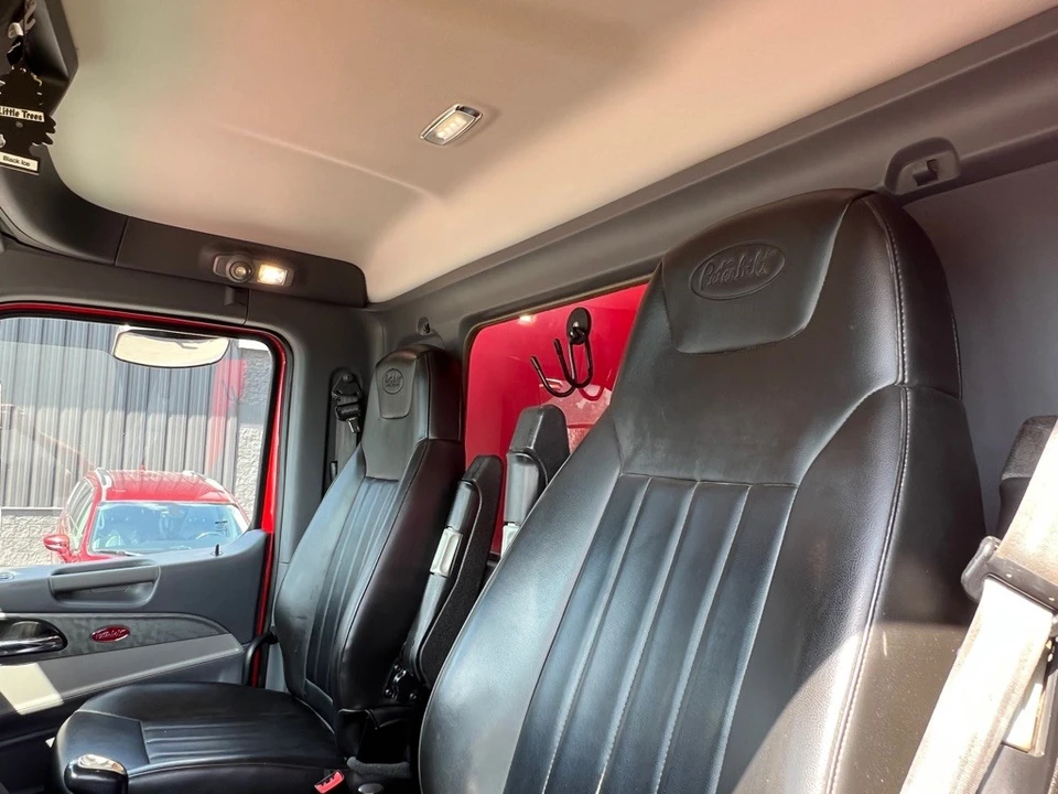 2015 Peterbilt - Image 17 of 21