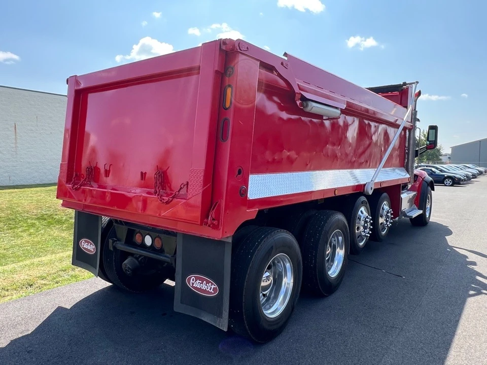 2015 Peterbilt - Image 7 of 12