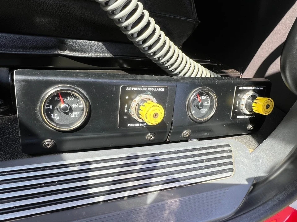 2015 Peterbilt - Image 18 of 21