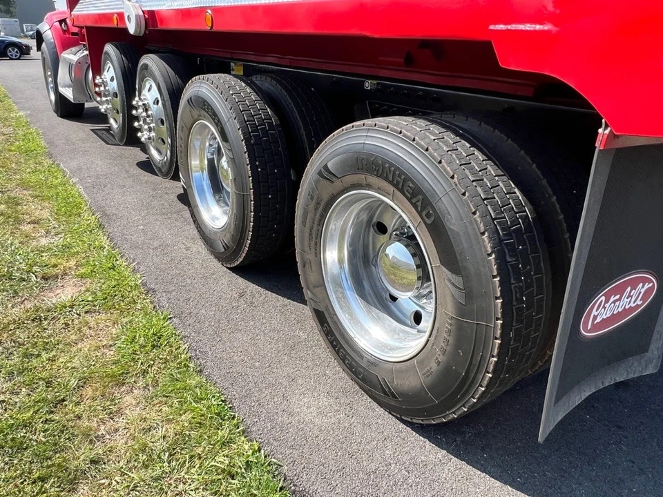 2015 Peterbilt - Image 11 of 12