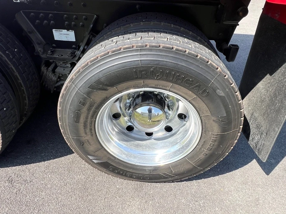 2015 Peterbilt - Image 12 of 12