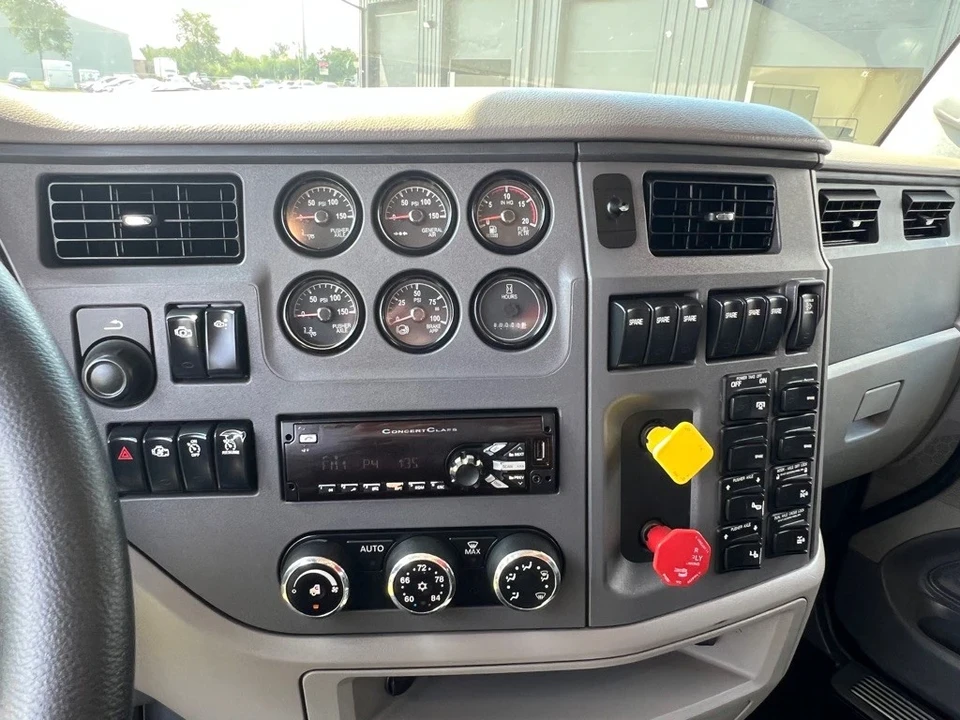 2015 Peterbilt - Image 21 of 21