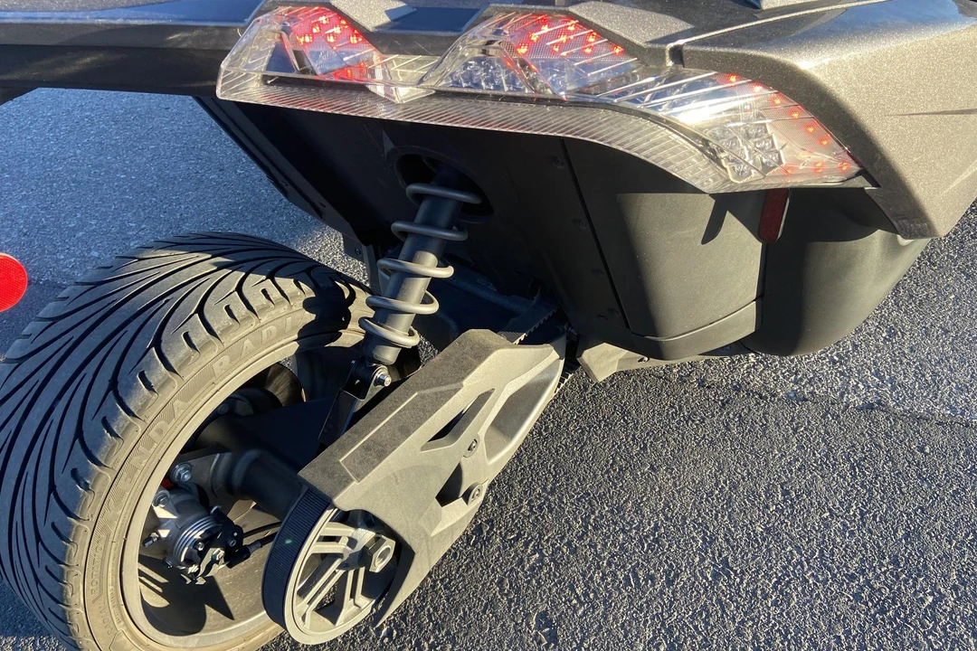 2015 Polaris Slingshot - Image 26 of 31