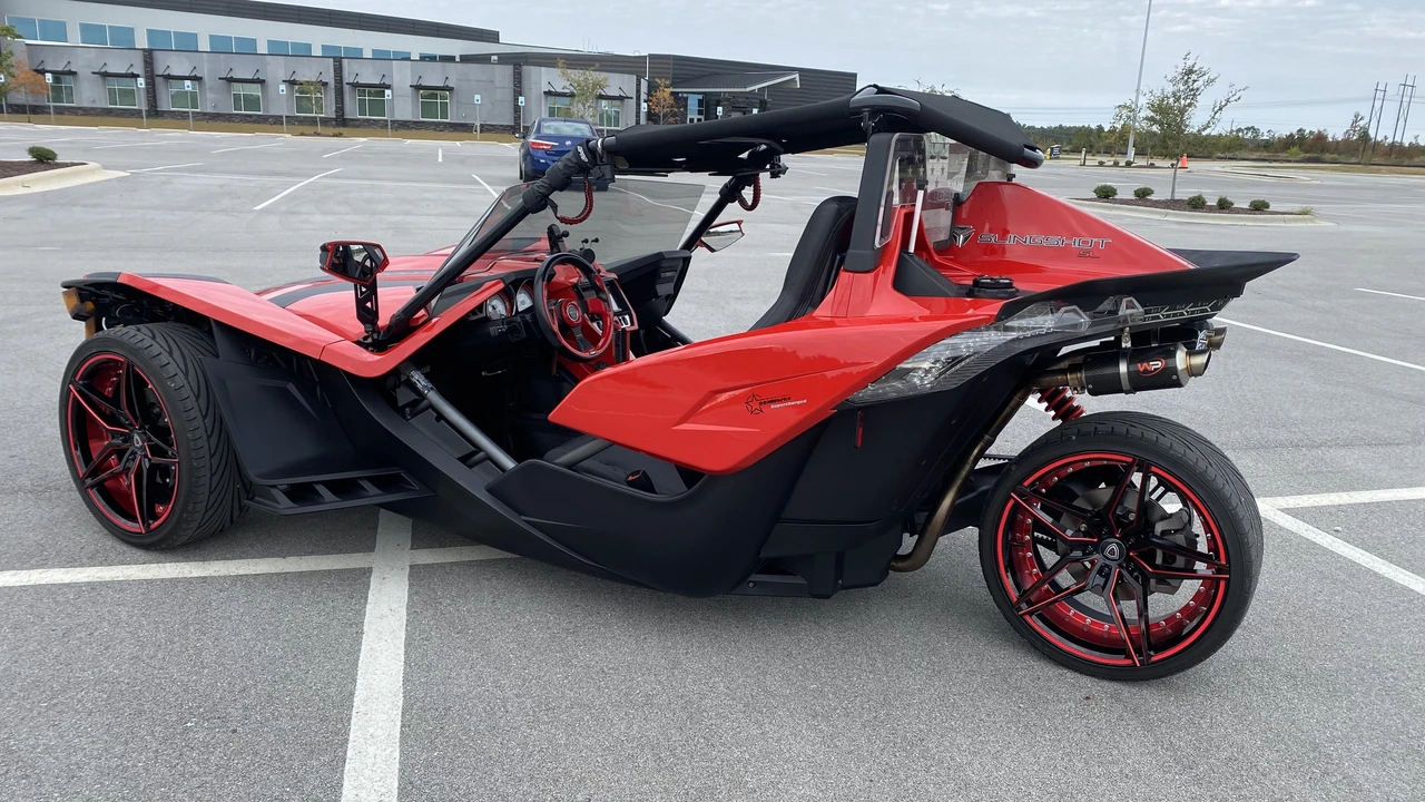 2015 Polaris Slingshot - Image 17 of 31