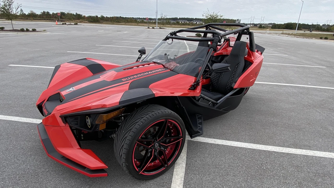 2015 Polaris Slingshot - Image 11 of 31