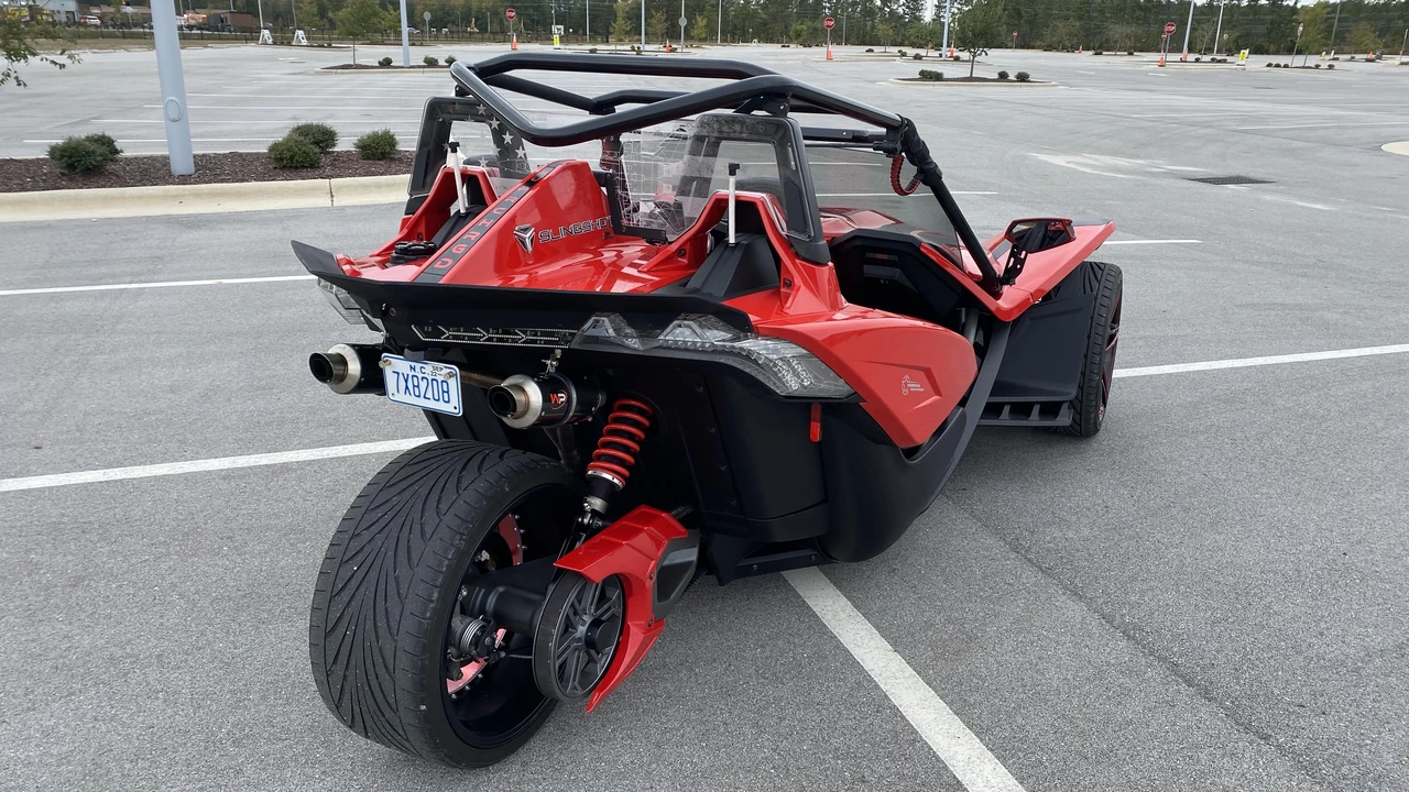 2015 Polaris Slingshot - Image 27 of 31
