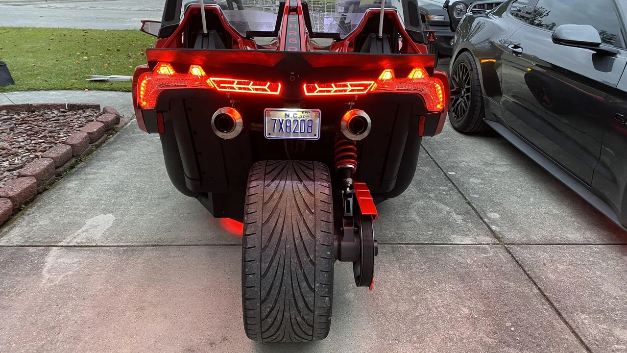 2015 Polaris Slingshot - Image 25 of 31